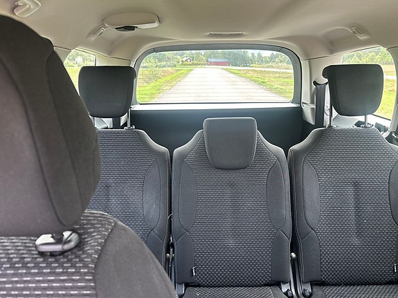 Citroen Grand C4 Picasso 5 of 7