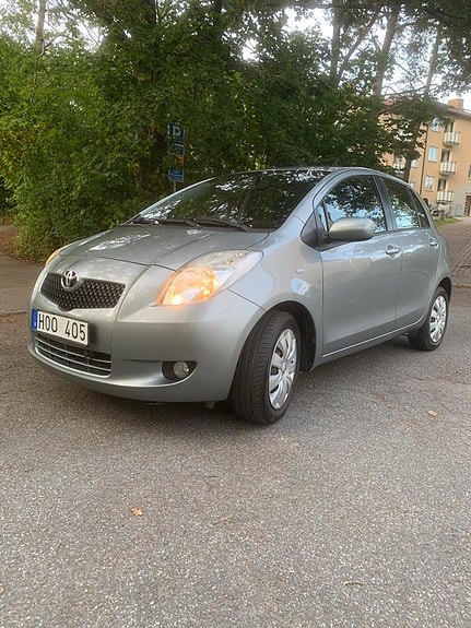 Toyota Yaris 8 of 13