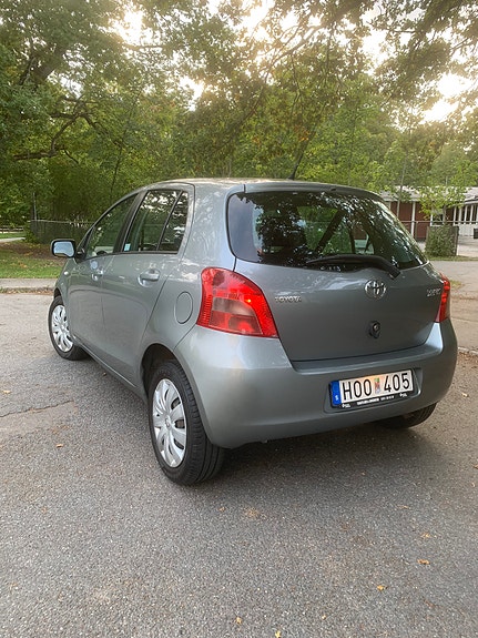 Toyota Yaris 6 of 13