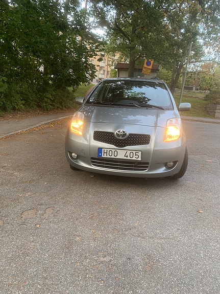 Toyota Yaris 13 of 13