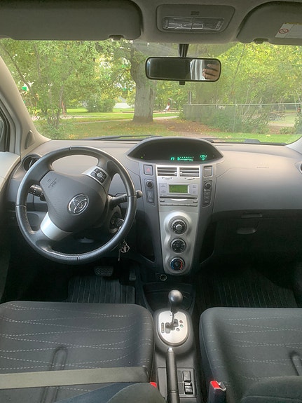 Toyota Yaris 3 of 13