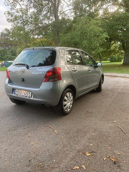 Toyota Yaris 5 of 13