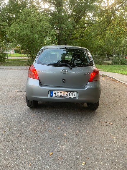 Toyota Yaris 7 of 13