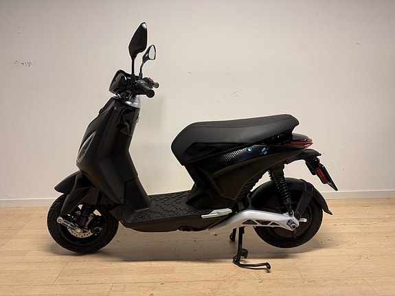 Piaggio 1 2 of 7
