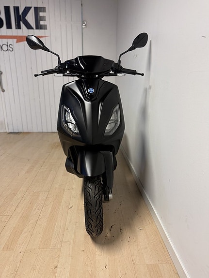 Piaggio 1 3 of 7