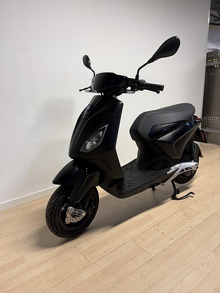 Piaggio 1 4 of 7