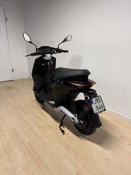 Piaggio 1 5 of 7