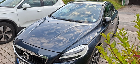 Volvo V40 Cross Country 2 of 3