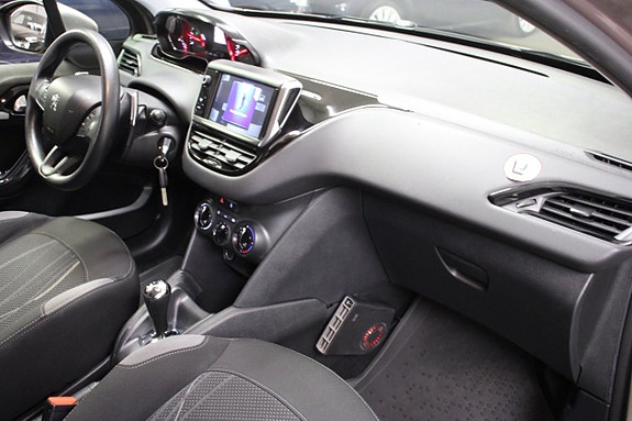 Peugeot 208 15 of 17