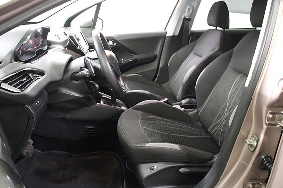 Peugeot 208 9 of 17