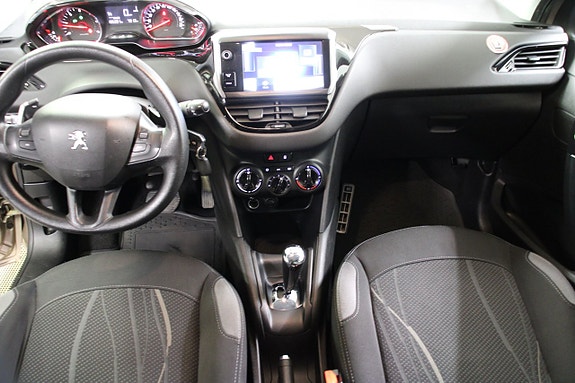 Peugeot 208 11 of 17