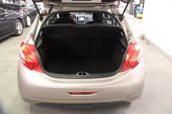 Peugeot 208 17 of 17