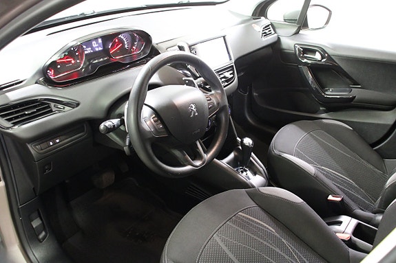 Peugeot 208 7 of 17