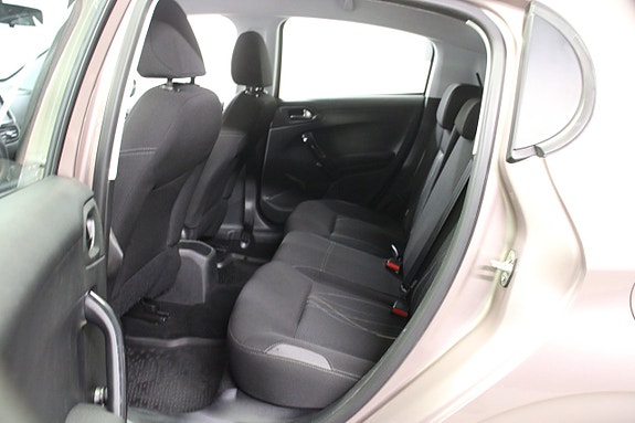 Peugeot 208 10 of 17