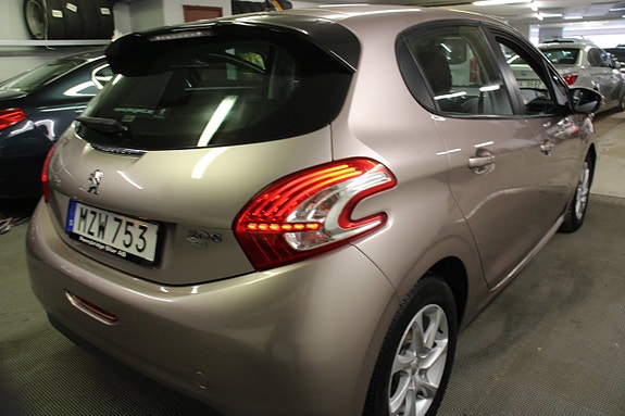 Peugeot 208 14 of 17