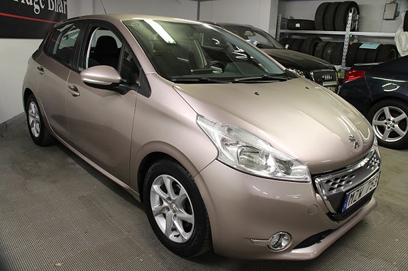 Peugeot 208 3 of 17