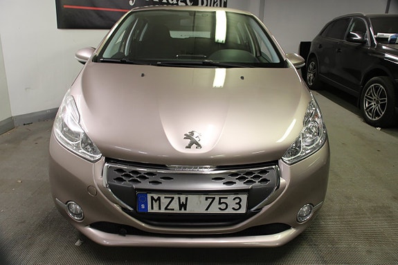 Peugeot 208 2 of 17