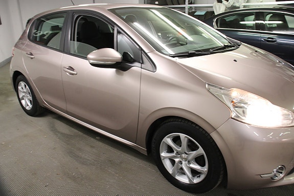 Peugeot 208 16 of 17