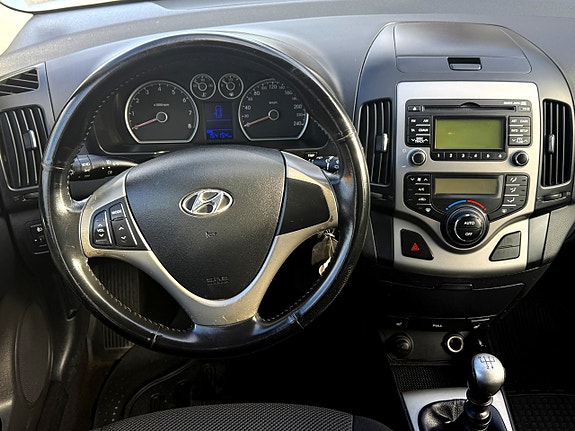 Hyundai i30 11 of 12