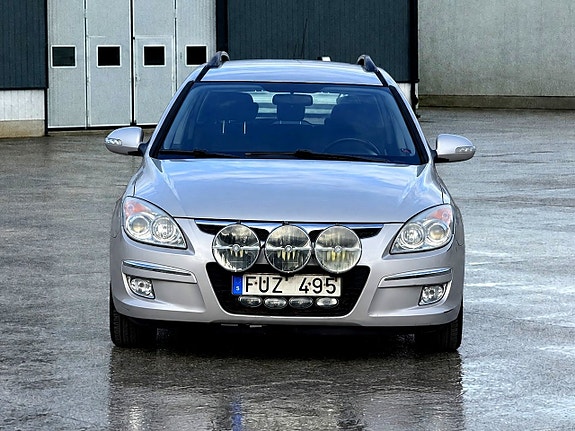 Hyundai i30 2 of 12