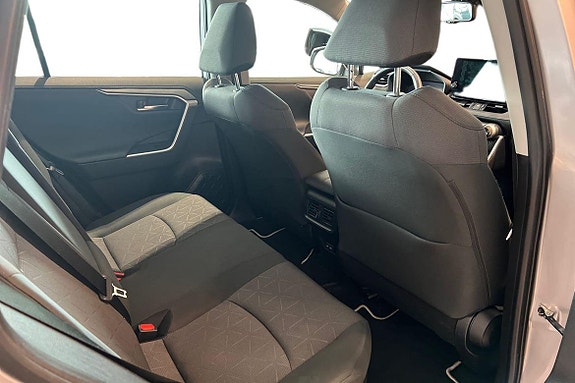 Toyota RAV4 9 of 22