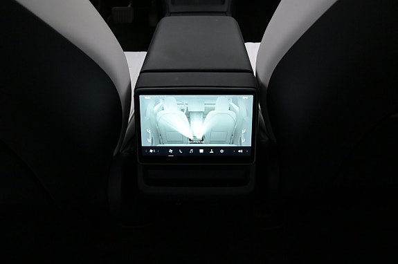 Tesla Model 3 20 of 27