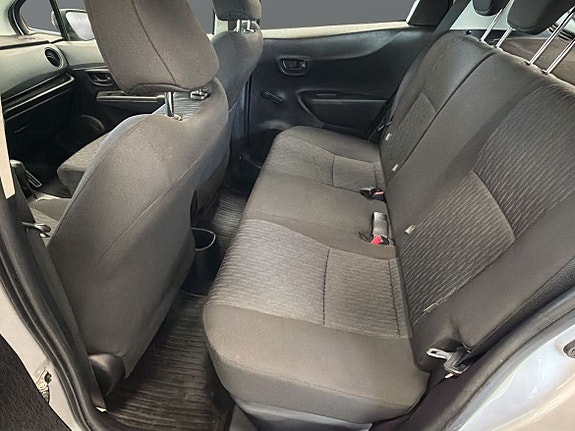 Toyota Yaris 8 of 21