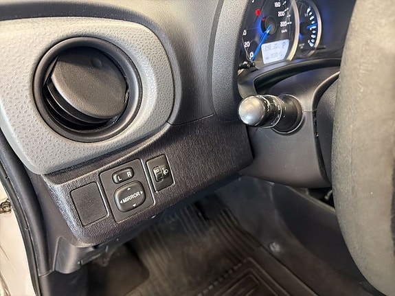 Toyota Yaris 16 of 21