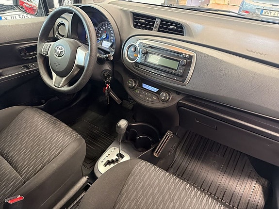 Toyota Yaris 13 of 21