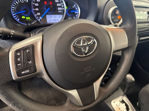 Toyota Yaris 17 of 21