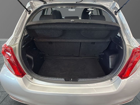 Toyota Yaris 11 of 21