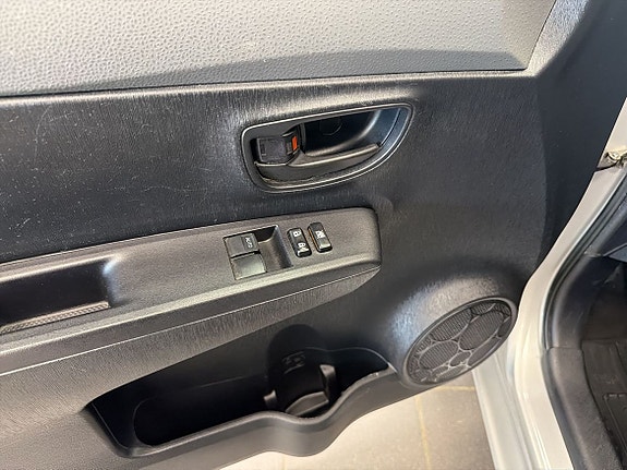 Toyota Yaris 15 of 21