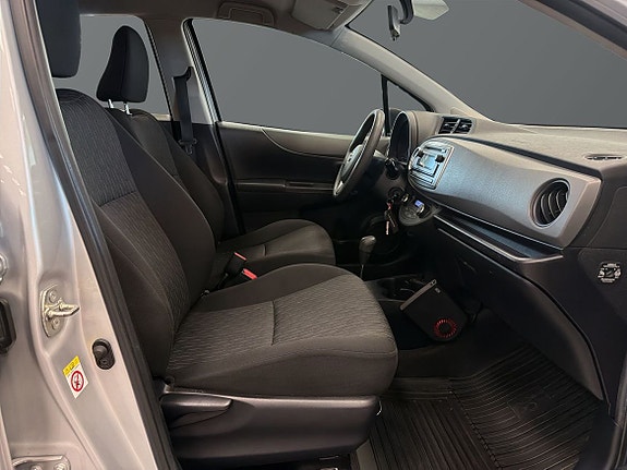 Toyota Yaris 7 of 21