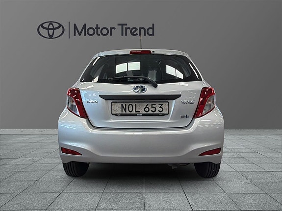 Toyota Yaris 4 of 21