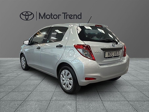 Toyota Yaris 2 of 21