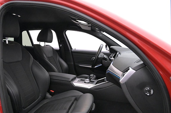 BMW 330e 13 of 27