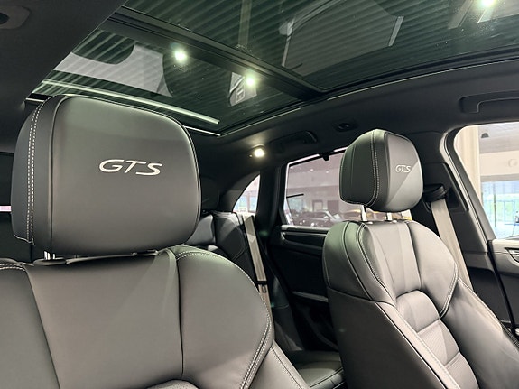 Porsche Macan GTS 29 of 29