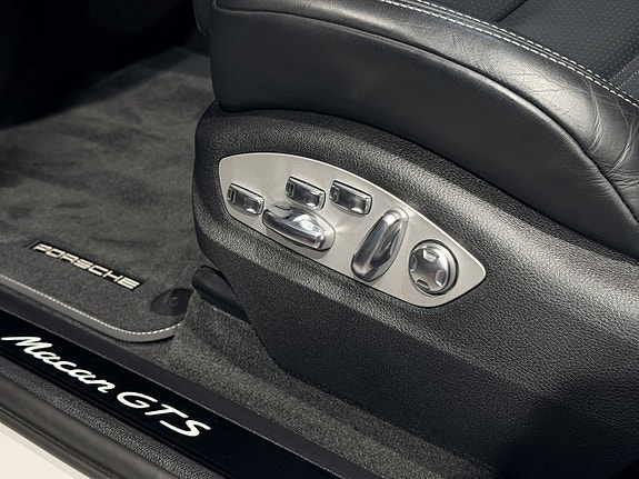 Porsche Macan GTS 18 of 29