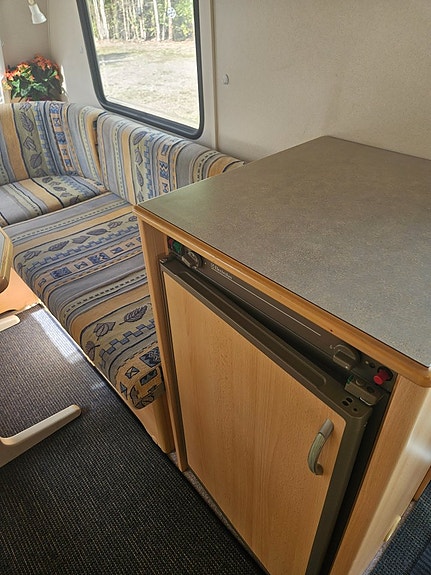 Knaus 350 "dubbelsäng/överslaf " Totalvikt 900kg 6 of 9