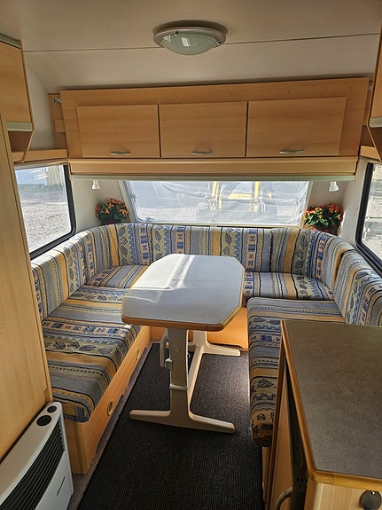 Knaus 350 "dubbelsäng/överslaf " Totalvikt 900kg 4 of 9