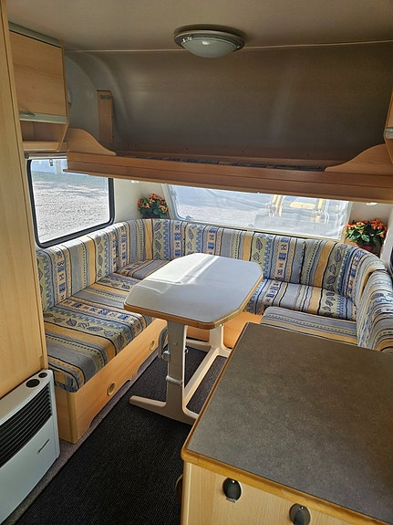 Knaus 350 "dubbelsäng/överslaf " Totalvikt 900kg 8 of 9