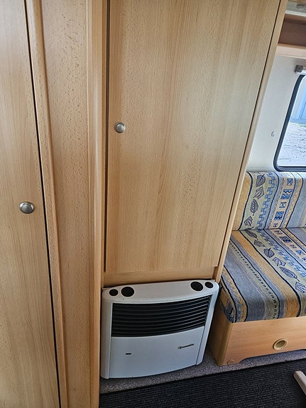 Knaus 350 "dubbelsäng/överslaf " Totalvikt 900kg 7 of 9