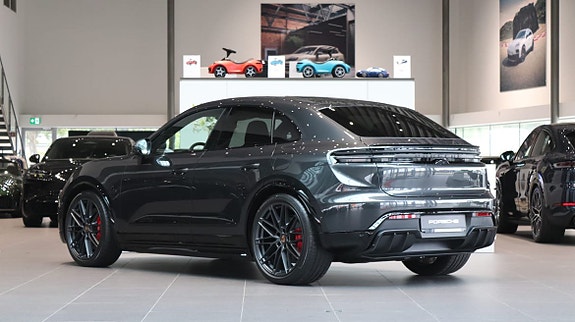 Porsche Macan GTS 2 of 10