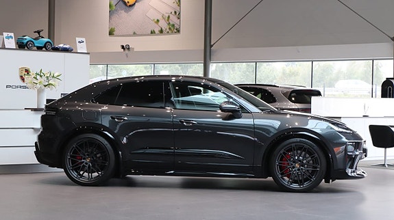 Porsche Macan GTS 3 of 10