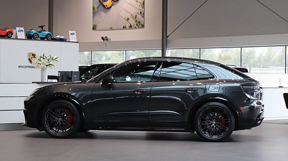 Porsche Macan GTS 4 of 10
