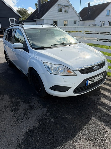 Ford Focus 2 of 3