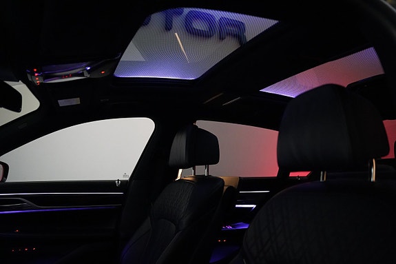 BMW 750Li 13 of 30