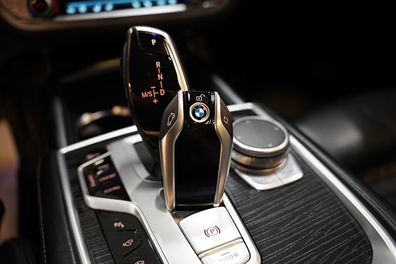 BMW 750Li 17 of 30