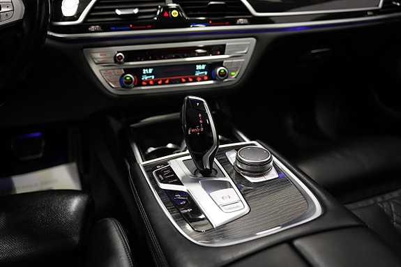 BMW 750Li 21 of 30