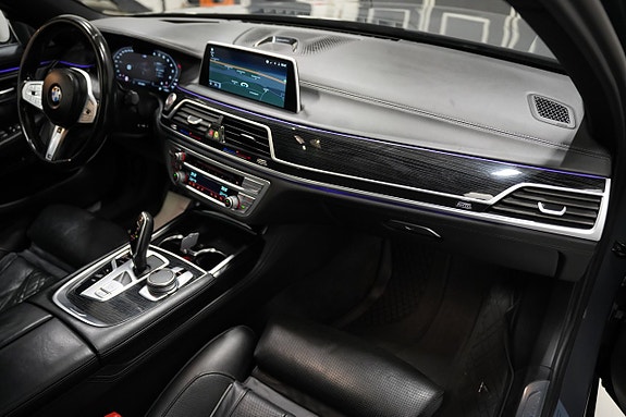 BMW 750Li 16 of 30